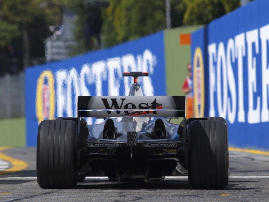  McLaren Mercedes-Benz MP4-19 2004 года  (фото 2 из 2)